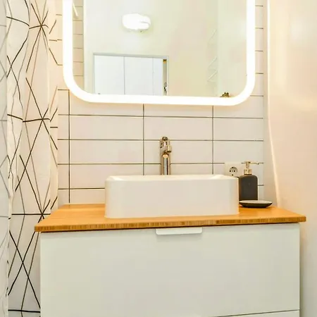 Bed & Breakfast Skylight Room! Lucan