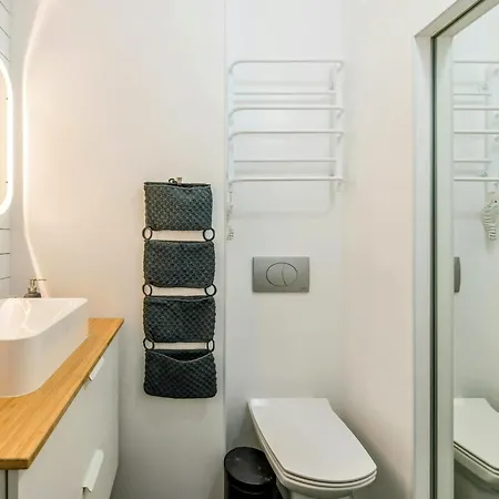 Bed & Breakfast Skylight Room! *