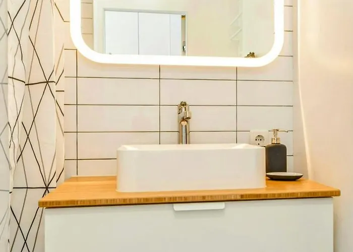 B&B Skylight Room! 루칸